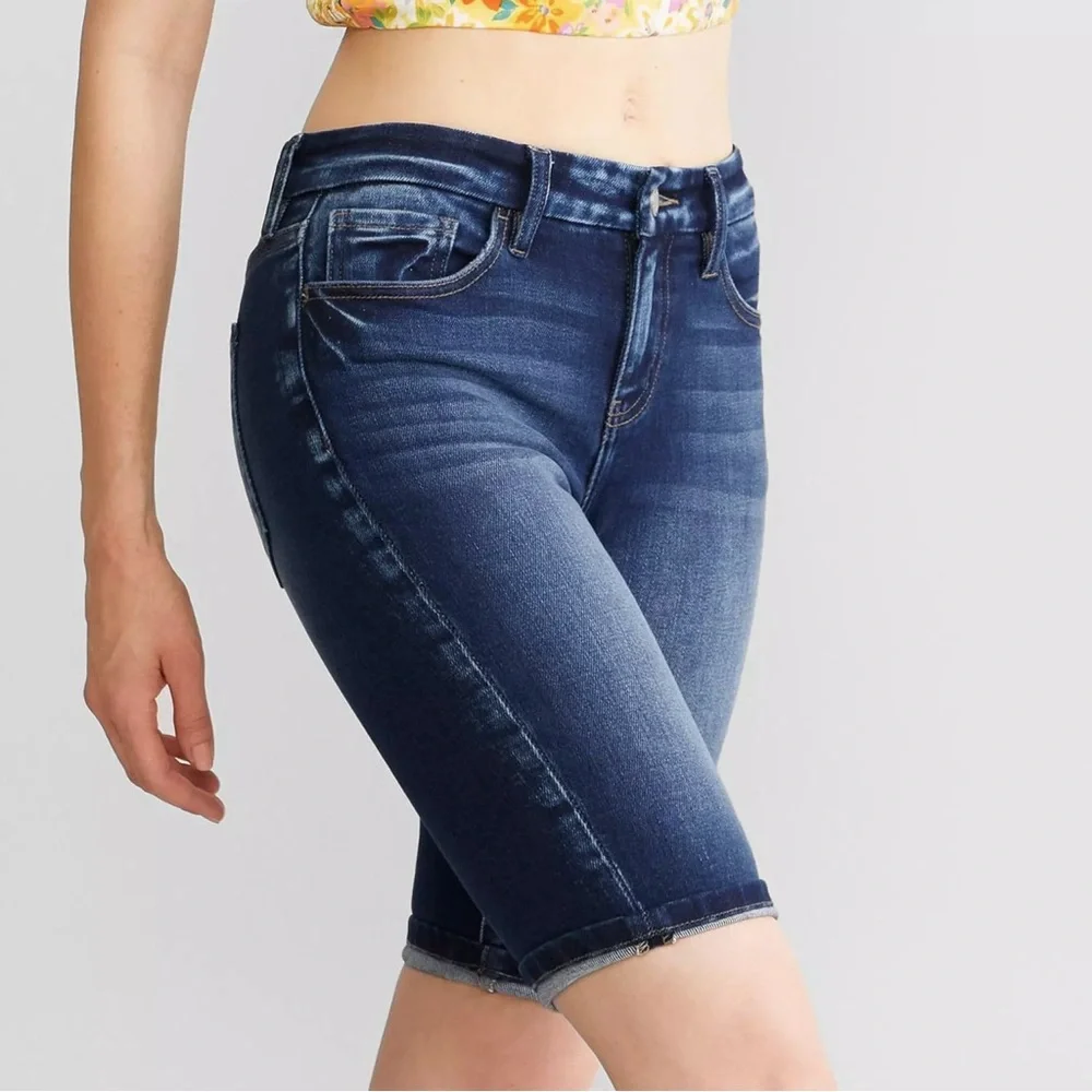 KanCan 28 (US 5/6) Mid Rise Denim Women’s Bermuda Jeans Shorts Stretch
